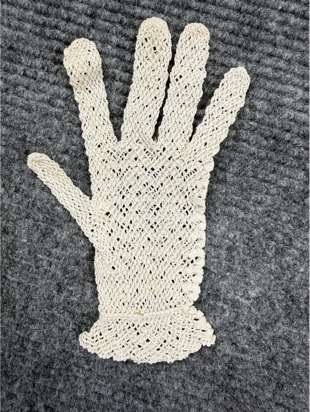 Vintage White Crochet Lace Gloves Floral Cuff Cotton Wedding Tea Party Costume